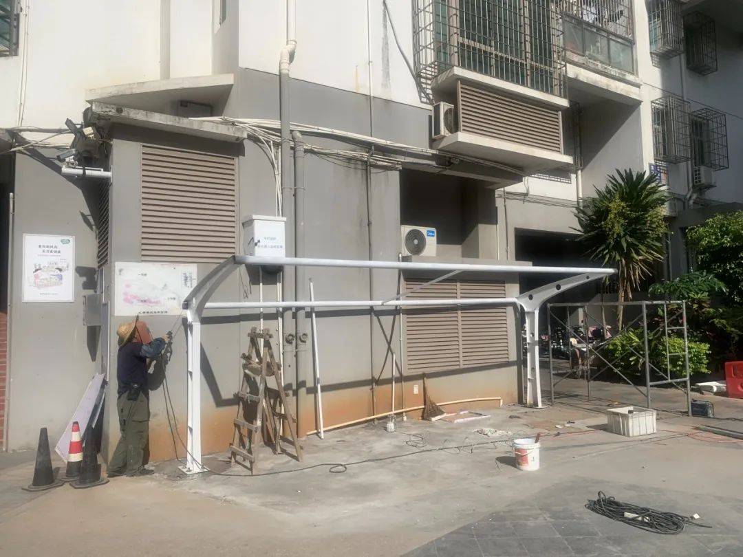 未公示，未征求意见！厦门一小区建充电棚，惹怒业主