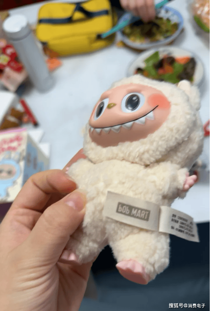 好消息！买到labubu了！坏消息，好像是bob mart的……