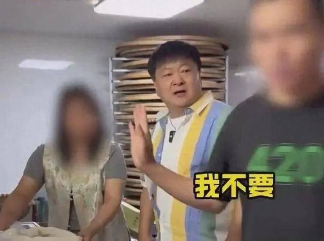 演员洪剑涛杭州喝茶，店员要价100元一杯且态度恶劣，官方回应