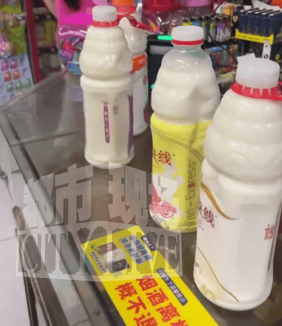 娃哈哈饮品内有活蛆！厂家业务员又打开一瓶，发现…