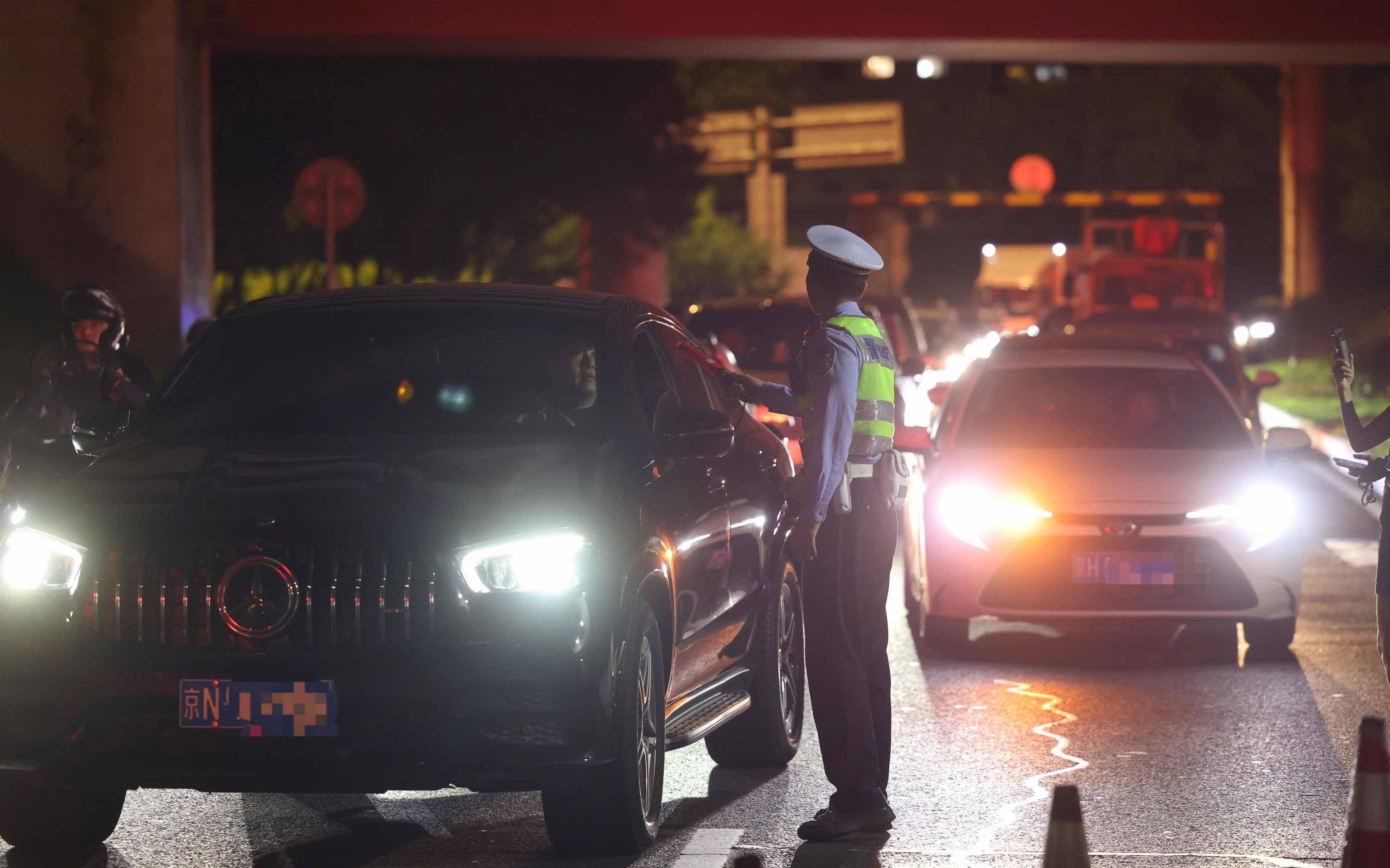 北京交警开查电动自行车加装远光灯，首次警告，再被查将扣车罚款