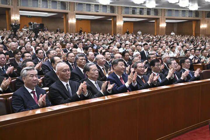 纪念中国人民抗日战争暨世界反法西斯战争胜利80周年文艺晚会《正义必胜》在京隆重举行 习近平等出席观看