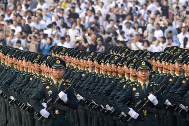 薛领事遭围攻?中方真的怒了,高市早苗没想到:特朗普也翻脸了