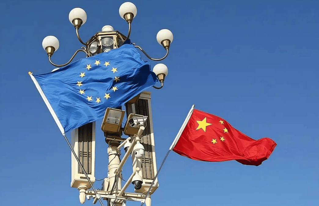 英媒破防,驳斥中国人看不起欧洲,像“年老色衰的妃子”不接受被美国“帝王”抛弃