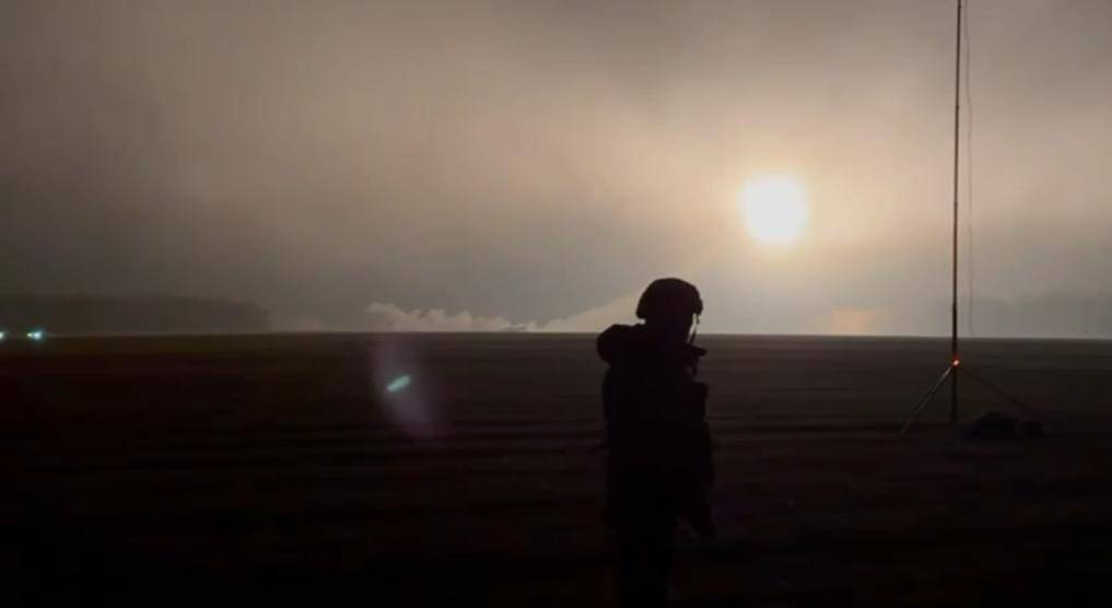 破城就是死路，泽连斯基拼命了，连炸12小时，否认红军城上督战队