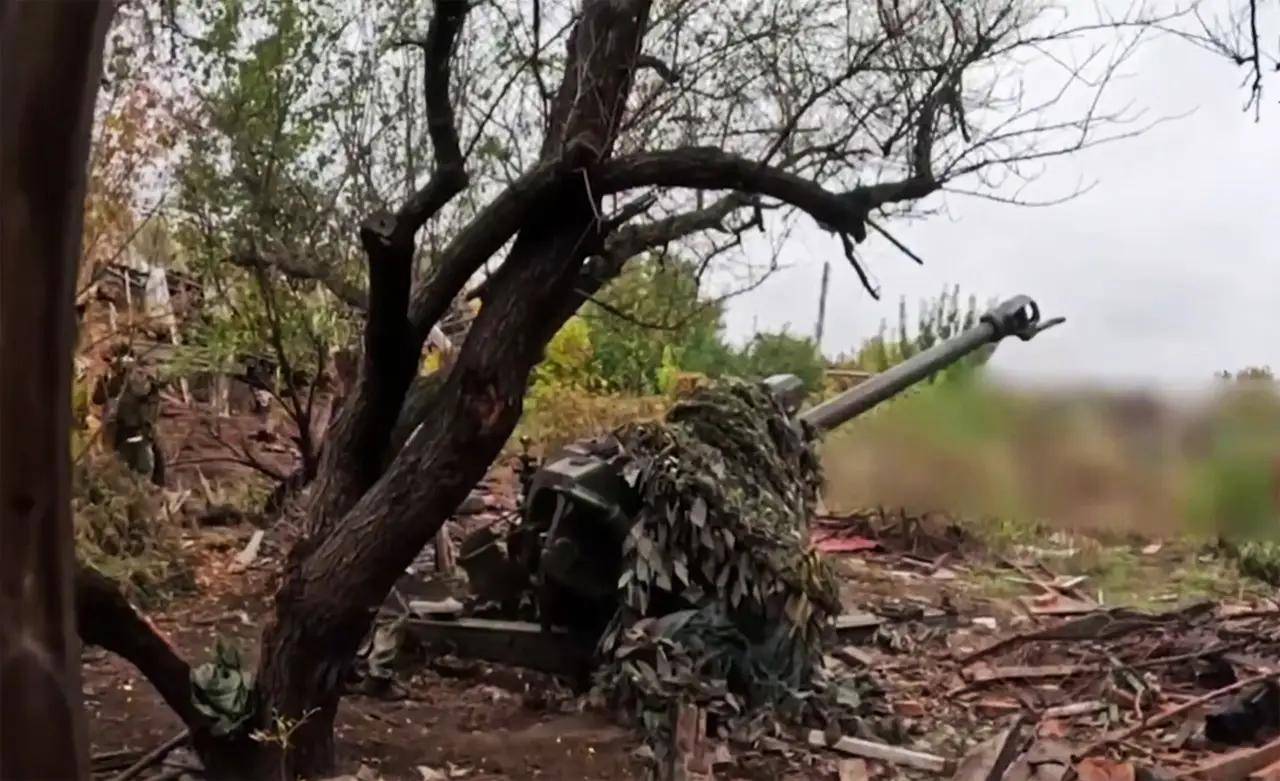 破城就是死路，泽连斯基拼命了，连炸12小时，否认红军城上督战队