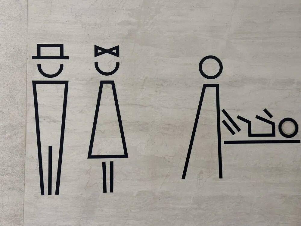 “我只想上个厕所，别考我了行不行！”