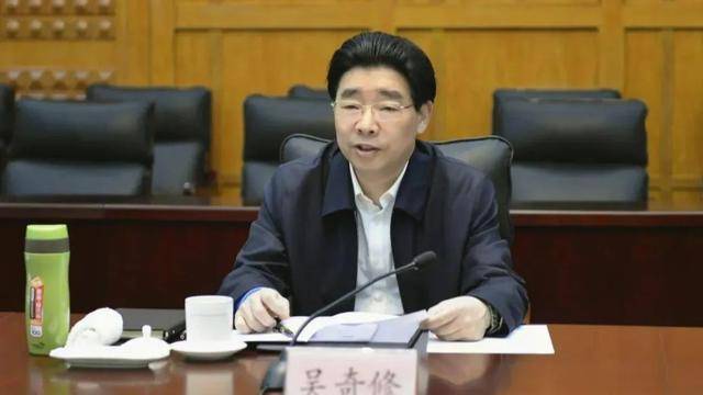 北大第一位“大学生村官”被双开
