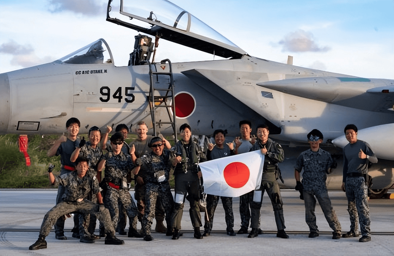 中日战场已经敲定？日本怒砸9万亿最后一搏，中方一纸禁令，高市再陷绝境