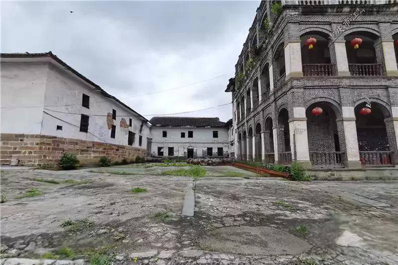 重庆一栋百年古建筑以399万元挂拍，仅限中国人竞买，不得转让抵押给外国人
