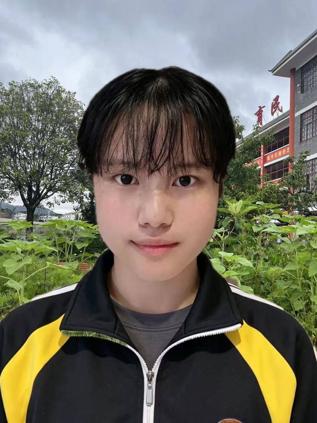 云南昭通女孩集市卖菌子时 收到北大录取通知书！