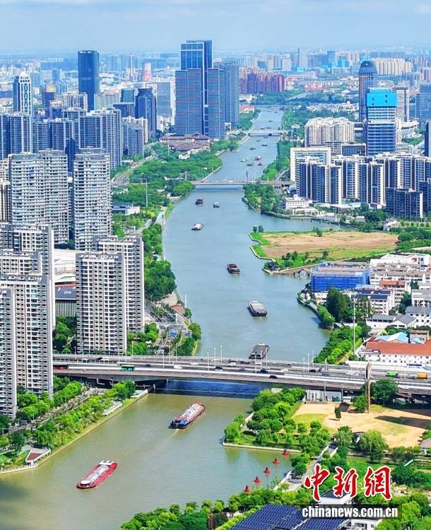 江苏苏州：京杭大运河水位回落 再现输运繁忙景象